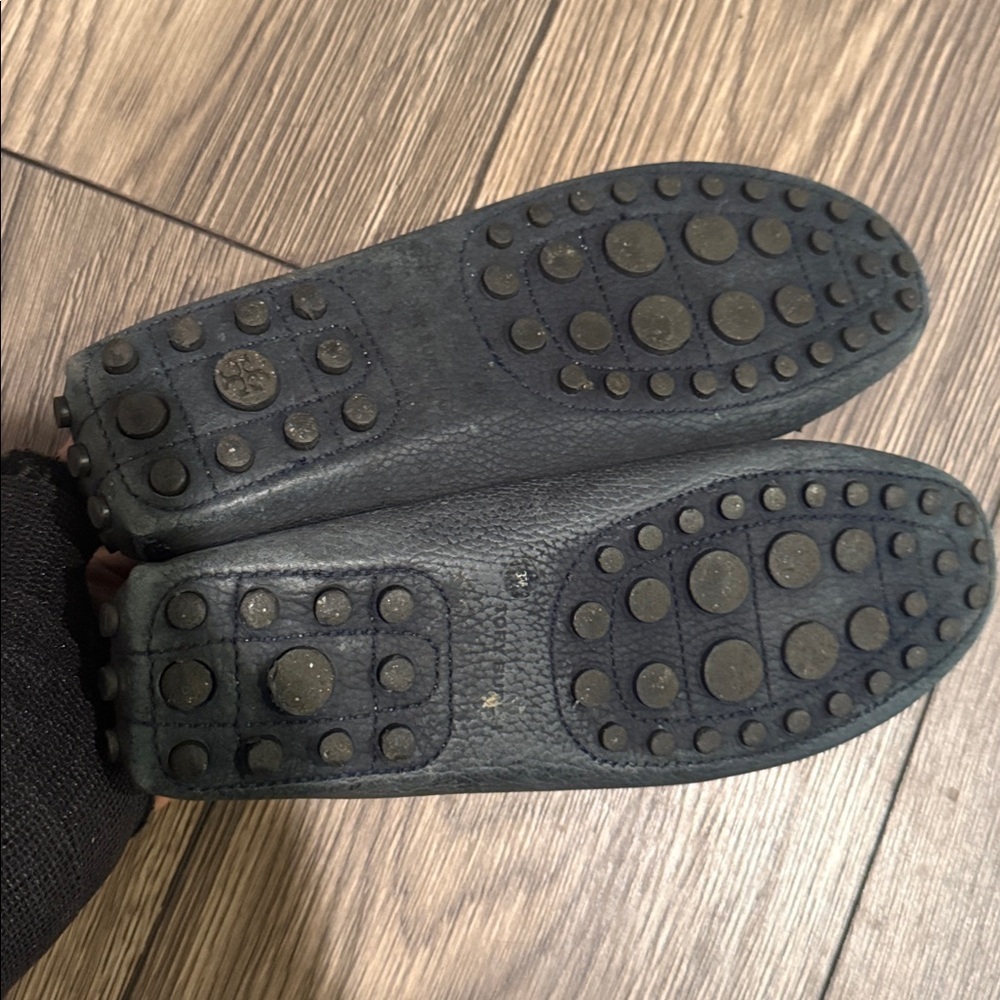 Tory Burch Kendrick Black Leather Driving Loafers with Gold Logo Classic Comfort - Picture 4 of 14